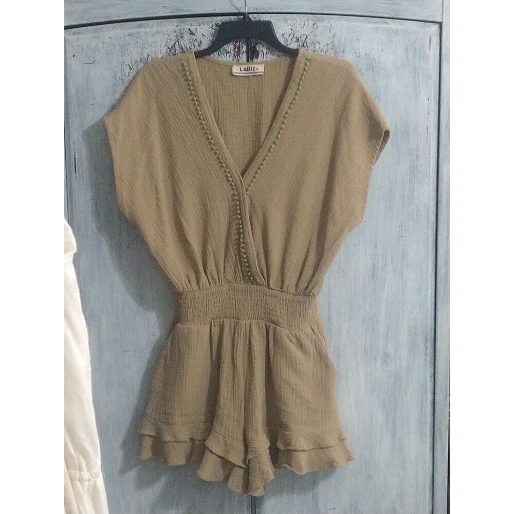 La Biz V-neck Ruffled Romper Beige Boho Feminine Cottage Core Beachy